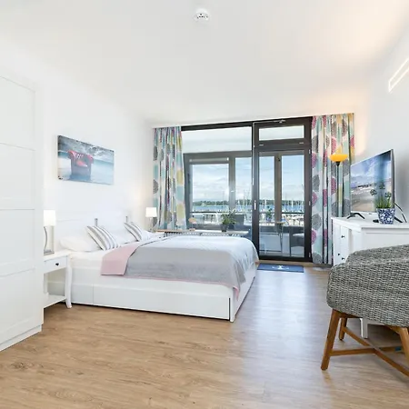 Boern Lachmoewe * 라보에